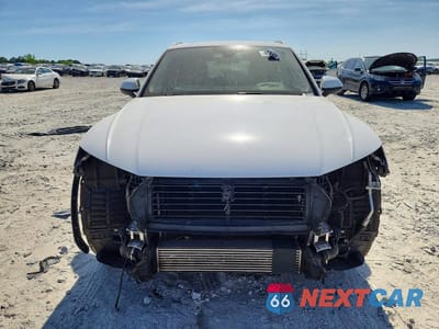Piąte zdjęcie samochodu w środku: 2018 AUDI Q5 PREMIUM PLUS VIN:WA1BNAFY0J2240257 - miniatura