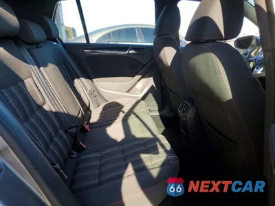 Zdjęcie 10 z 12 samochodu: 2010 VOLKSWAGEN GTI VIN:WVWGD7AJ0AW271013 - miniatura