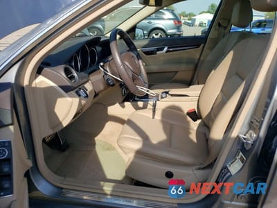 Zdjęcie 7 z 12 samochodu: 2012 MERCEDES-BENZ C 300 4MATIC VIN:WDDGF8BB3CF908816 - miniatura