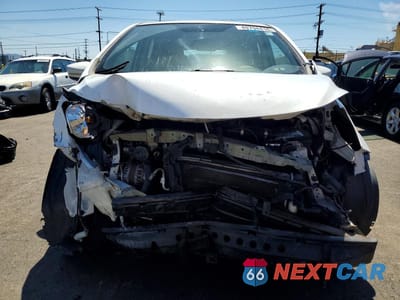 Piąte zdjęcie samochodu w środku: 2015 NISSAN VERSA NOTE SV VIN:3N1CE2CP3FL417100 - miniatura