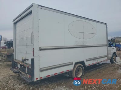Trzecie zdjęcie samochodu z tyłu: 2017 FORD E350 BOX TRUCK VIN:1FDWE3FS9HDC40847 - miniatura