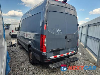 Drugie zdjęcie samochodu z przodu: 2019 MERCEDES BENZ SPRINTER 2500 DELIVERY VAN VIN:WD4PF0CD7KP031807 - miniatura