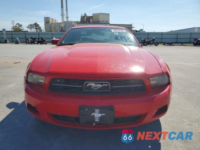 Piąte zdjęcie samochodu w środku: 2010 FORD MUSTANG VIN:1ZVBP8ANXA5148509 - miniatura