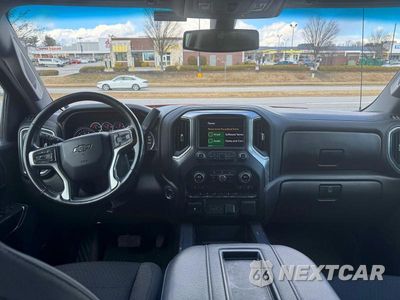 Zdjęcie 9 z 10 samochodu: 2021 CHEVROLET SILVERADO K1500 LT TRAIL BOSS VIN:3GCPYFED3MG246644 - miniatura