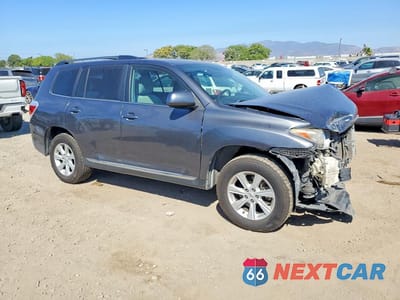 Czwarte zdjęcie samochodu z boku: 2012 TOYOTA HIGHLANDER BASE VIN:5TDZK3EH5CS052176 - miniatura