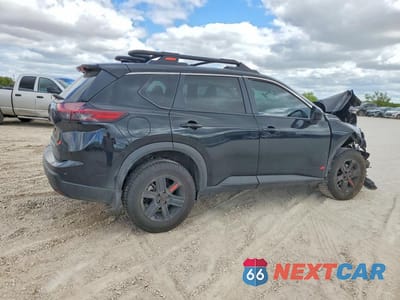 Trzecie zdjęcie samochodu z tyłu: 2025 NISSAN ROGUE ROCK CREEK VIN:5N1BT3BB9SC671034 - miniatura