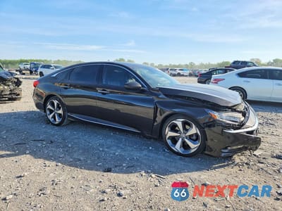 Czwarte zdjęcie samochodu z boku: 2018 HONDA ACCORD TOURING VIN:1HGCV1F92JA030446 - miniatura