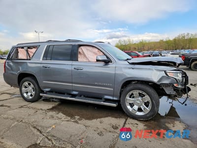 Czwarte zdjęcie samochodu z boku: 2018 CHEVROLET SUBURBAN K1500 LT VIN:1GNSKHKC0JR203547 - miniatura