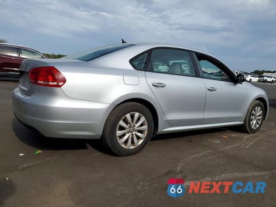 Trzecie zdjęcie samochodu z tyłu: 2013 VOLKSWAGEN PASSAT S VIN:1VWAH7A37DC008774 - miniatura