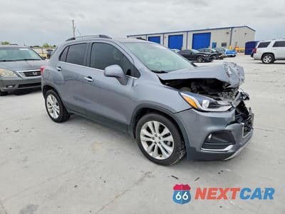 Czwarte zdjęcie samochodu z boku: 2020 CHEVROLET TRAX PREMIER VIN:3GNCJMSB7LL305445 - miniatura