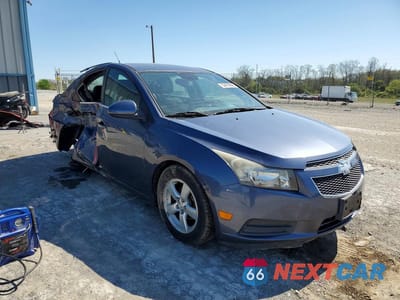 Czwarte zdjęcie samochodu z boku: 2013 CHEVROLET CRUZE LT VIN:1G1PC5SB1D7324324 - miniatura