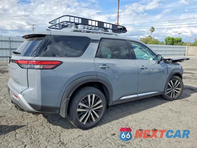 Trzecie zdjęcie samochodu z tyłu: 2025 NISSAN PATHFINDER PLATINUM VIN:5N1DR3DG4SC264707 - miniatura