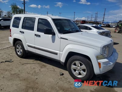 Czwarte zdjęcie samochodu z boku: 2012 JEEP LIBERTY VIN:1C4PJLAK6CW103941 - miniatura