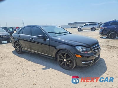 Czwarte zdjęcie samochodu z boku: 2014 MERCEDES-BENZ C-CLASS C250 RWD VIN:WDDGF4HB3EA955747 - miniatura