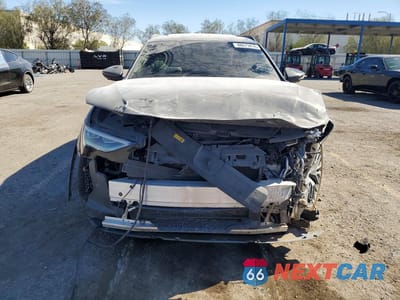Piąte zdjęcie samochodu w środku: 2024 AUDI Q8 E-TRON PREMIUM PLUS VIN:WA15AAGE6RB034840 - miniatura