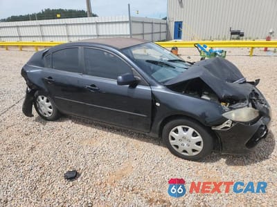 Czwarte zdjęcie samochodu z boku: 2004 MAZDA 3 I VIN:JM1BK12F441126825 - miniatura