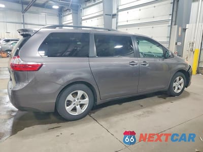 Trzecie zdjęcie samochodu z tyłu: 2017 TOYOTA SIENNA LE 8-PASSENGER VIN:5TDKZ3DC2HS795713 - miniatura