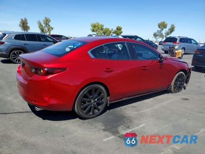 Trzecie zdjęcie samochodu z tyłu: 2025 MAZDA 3 PREFERRED VIN:JM1BPACM1S1760945 - miniatura