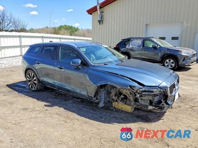 Czwarte zdjęcie samochodu z boku: 2021 VOLVO V60 CROSS COUNTRY T5 MOMENTUM VIN:YV4102WKXM1071597 - miniatura