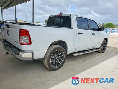 Trzecie zdjęcie samochodu z tyłu: 2023 RAM 1500 BIG HORN VIN:1C6SRFFT1PN581452 - miniatura