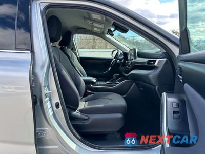 Zdjęcie 7 z 10 samochodu: 2022 TOYOTA HIGHLANDER HYBRID LE VIN:5TDBBRCH9NS555235 - miniatura