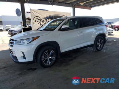 2019 TOYOTA HIGHLANDER LE 5TDBZRFH9KS932049 - główne zdjęcie licytacji z USA - miniatura