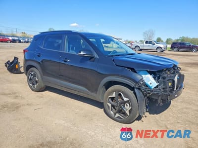 Czwarte zdjęcie samochodu z boku: 2025 KIA SELTOS S VIN:KNDEUCAAXS7795782 - miniatura