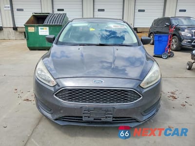 Piąte zdjęcie samochodu w środku: 2016 FORD FOCUS S VIN:1FADP3E26GL398029 - miniatura
