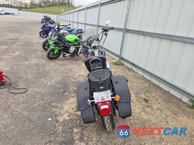 Czwarte zdjęcie samochodu z boku: 2010 HARLEY-DAVIDSON XL1200 C VIN:1HD1CT313AC402384 - miniatura