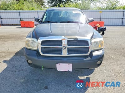 Piąte zdjęcie samochodu w środku: 2005 DODGE DAKOTA QUAD SLT VIN:1D7HW48N25S219892 - miniatura