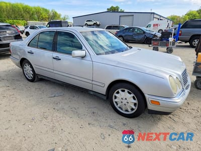 Czwarte zdjęcie samochodu z boku: 1996 MERCEDES-BENZ E 320 VIN:WDBJF55F4TJ012114 - miniatura