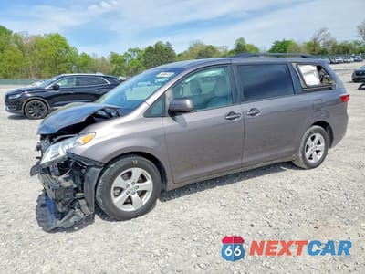 2015 TOYOTA SIENNA LE 8-PASSENGER 5TDKK3DC3FS630836 - główne zdjęcie licytacji z USA - miniatura