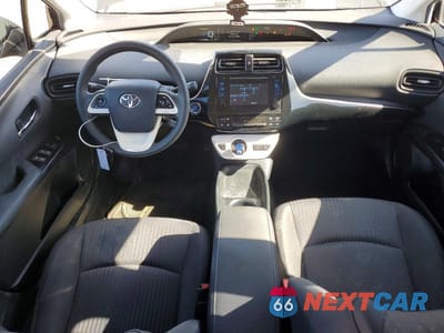 Zdjęcie 8 z 12 samochodu: 2017 TOYOTA PRIUS TWO VIN:JTDKBRFUXH3546705 - miniatura