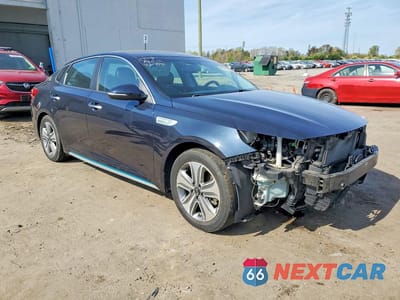Czwarte zdjęcie samochodu z boku: 2018 KIA OPTIMA PLUG-IN HYBRID EX VIN:KNAGV4LD9J5026135 - miniatura