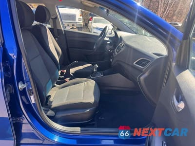 Piąte zdjęcie samochodu w środku: 2018 HYUNDAI ACCENT GLS VIN:3KPC24A3XJE005772 - miniatura