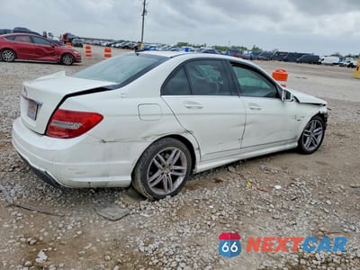 Trzecie zdjęcie samochodu z tyłu: 2012 MERCEDES-BENZ C 250 VIN:WDDGF4HB5CA626545 - miniatura