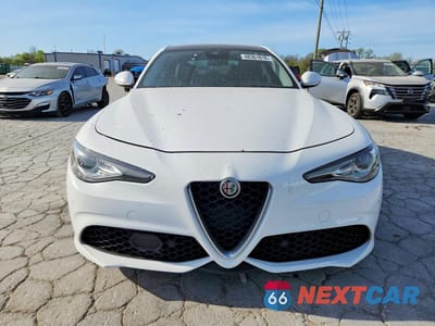Piąte zdjęcie samochodu w środku: 2018 ALFA ROMEO GIULIA TI VIN:ZARFAECN2J7573220 - miniatura