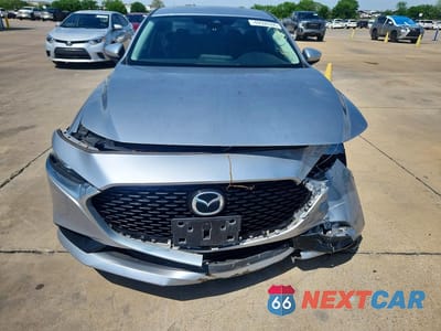 Piąte zdjęcie samochodu w środku: 2019 MAZDA 3 PREFERRED VIN:3MZBPADLXKM113028 - miniatura