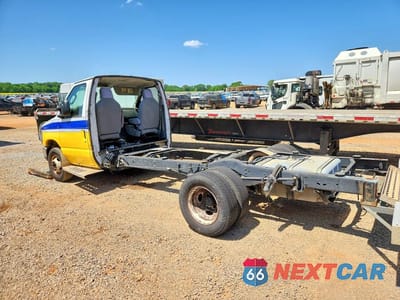 Drugie zdjęcie samochodu z przodu: 2018 FORD E450 TRUCK CAB AND CHASSIS VIN:1FDXE4FS9JDC23210 - miniatura