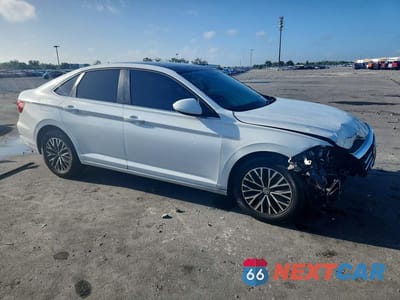 Czwarte zdjęcie samochodu z boku: 2019 VOLKSWAGEN JETTA S VIN:3VWC57BU7KM225181 - miniatura
