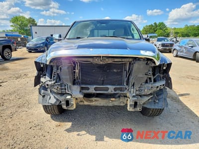 Piąte zdjęcie samochodu w środku: 2018 RAM 1500 LARAMIE VIN:1C6RR6NT0JS143689 - miniatura