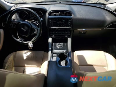 Zdjęcie 8 z 12 samochodu: 2017 JAGUAR F-PACE PREMIUM VIN:SADCJ2BV9HA088989 - miniatura