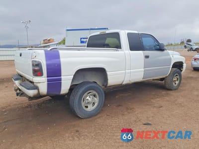 Trzecie zdjęcie samochodu z tyłu: 2000 DODGE RAM 1500 VIN:1B7HF13Z9YJ158781 - miniatura