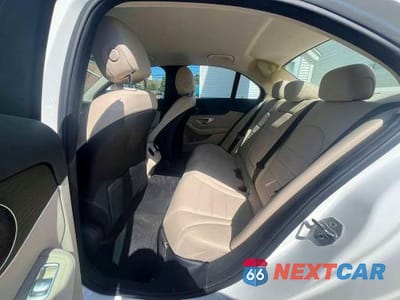 Piąte zdjęcie samochodu w środku: 2017 MERCEDES-BENZ C 300 VIN:55SWF4JB1HU204298 - miniatura