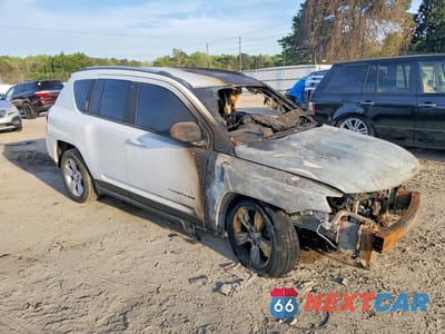 Czwarte zdjęcie samochodu z boku: 2016 JEEP COMPASS LATITUDE VIN:1C4NJCEB1GD599895 - miniatura