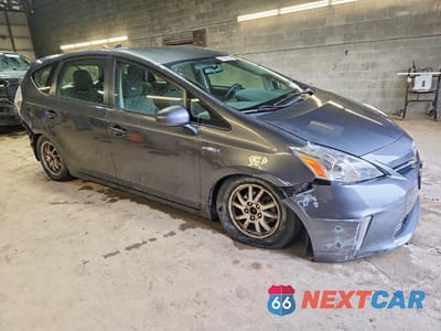 Czwarte zdjęcie samochodu z boku: 2013 TOYOTA PRIUS V TWO VIN:JTDZN3EU9D3280365 - miniatura
