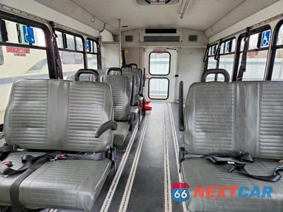 Zdjęcie 6 z 10 samochodu: 2017 FORD ECONOLINE E450 SUPER DUTY CUTAWAY VAN VIN:1FDFE4FS1HDC27645 - miniatura