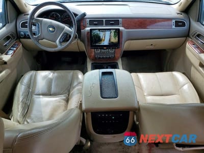 Zdjęcie 8 z 13 samochodu: 2013 CHEVROLET SUBURBAN C1500 LT VIN:1GNSCJE01DR355573 - miniatura