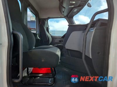 Piąte zdjęcie samochodu w środku: 2020 FREIGHTLINER CASCADIA 126 SEMI TRUCK VIN:3AKJHLDV3LSLF0836 - miniatura