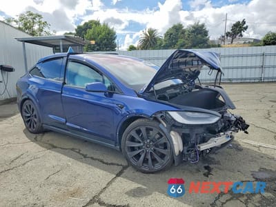 Czwarte zdjęcie samochodu z boku: 2023 TESLA MODEL X VIN:7SAXCBE53PF366359 - miniatura